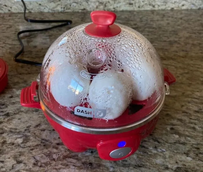 Whip Up A Protein-Packed Breakfast With A Convenient <a Style="Display:inline;" Href="Https://Www.amazon.com/Dash-Rapid-Egg-Cooker-Scrambled/Dp/B00ddxwfy0?ie=utf8&th=1&linkcode=ll1&tag=bpgiraffe-20&linkid=996d9b7e594080973f015b42c315404f&language=en_us&ref_=as_li_ss_tl" Target="_blank"><span Style="Font: Inherit; Color: #d74b1f;"> Rapid Egg Cooker</Span>, Because Getting Your Eggs Cooked Quickly And Easily Is A Huge Win