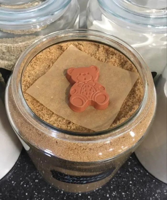 Say Goodbye To Rock-Hard Sugar With This Cute <a Style="Display:inline;" Href="Https://Www.amazon.com/Brown-Sugar-Bear-Original-Terracotta/Dp/B00z72wumm?ie=utf8&th=1&linkcode=ll1&tag=bpgiraffe-20&linkid=575cc3938b8129ef71dc87f2ce2c471c&language=en_us&ref_=as_li_ss_tl" Target="_blank"><span Style="Font: Inherit; Color: #d74b1f;"> Terracotta Brown Sugar Saver Bear</Span> That Keeps Your Brown Sugar Soft And Ready For Baking