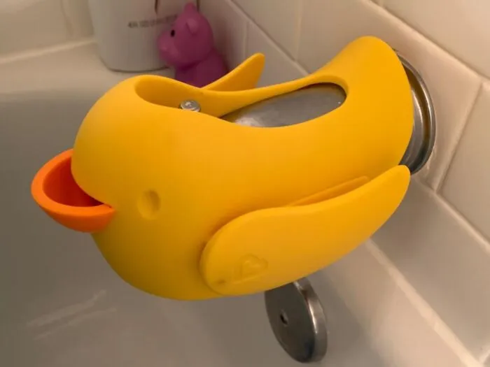 Make Bath Time A Splash With This Cute  <a Style="Display:inline;" Href="Https://Www.amazon.com/Munchkin-Bubble-Spout-Safety-Yellow/Dp/B01mqzauhz?ie=utf8&linkcode=ll1&tag=bpgiraffe-20&linkid=feb27643ae0c13bb9263d09b1db03df9&language=en_us&ref_=as_li_ss_tl" Target="_blank"><span Style="Font: Inherit; Color: #d74b1f;"> Duck-Shaped Bath Spout Cover</Span> That Keeps Little Ones Safe From Bumps And Bruises In A Fun, Charming Way