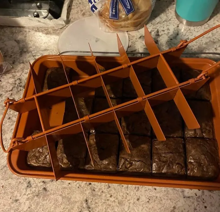 Bake Up Perfectly Portioned Treats With A Smart <a Style="Display:inline;" Href="Https://Www.amazon.com/Gotham-Steel-Removable-Non-Toxic-Dishwasher/Dp/B09mjjv58x?ie=utf8&th=1&linkcode=ll1&tag=bppanda-20&linkid=2ef57be463e0c5bc1c02f21839d23e46&language=en_us&ref_=as_li_ss_tl" Target="_blank"><span Style="Font: Inherit; Color: #d74b1f;"> Brownie Pan With Pre-Cut Molds</Span> That's Guaranteed To Make You Look Like A Bake-Off Champion
