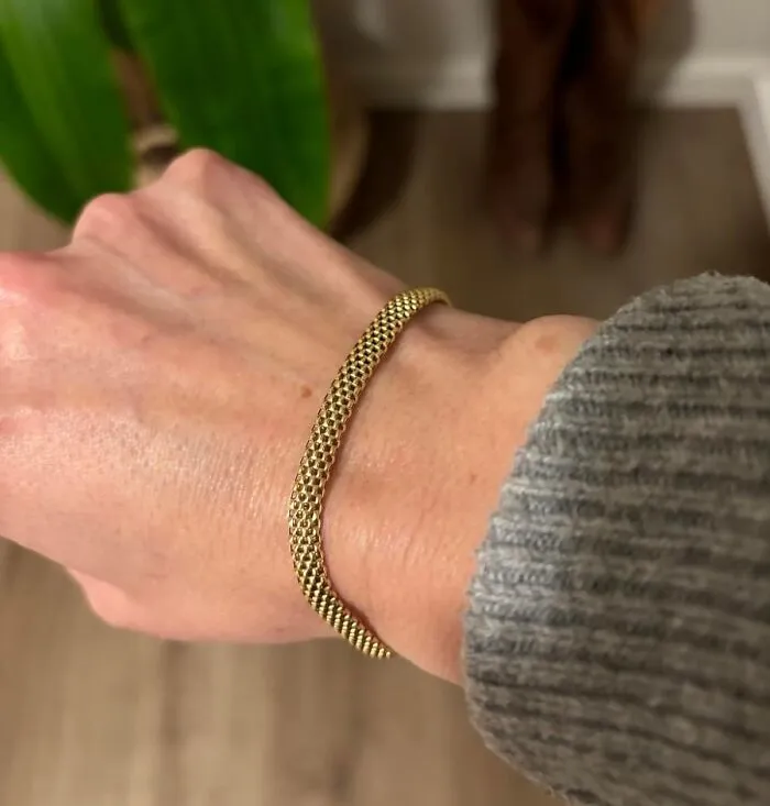 Stack Their Wrist Game With This Stunner! <a Style="Display:inline;" Href="Https://Www.amazon.com/Miabella-Sterling-Silver-Italian-Bracelet/Dp/B07f42x2hp?ie=utf8&th=1&linkcode=ll1&tag=bpcheetah-20&linkid=90741e9f3f1589612dbbddece667768f&language=en_us&ref_=as_li_ss_tl" Target="_blank"><span Style="Font: Inherit; Color: #d74b1f;"> Gold Plated Mesh Chain Link Bracelet This </Span> Will Be Their New Everyday Fav