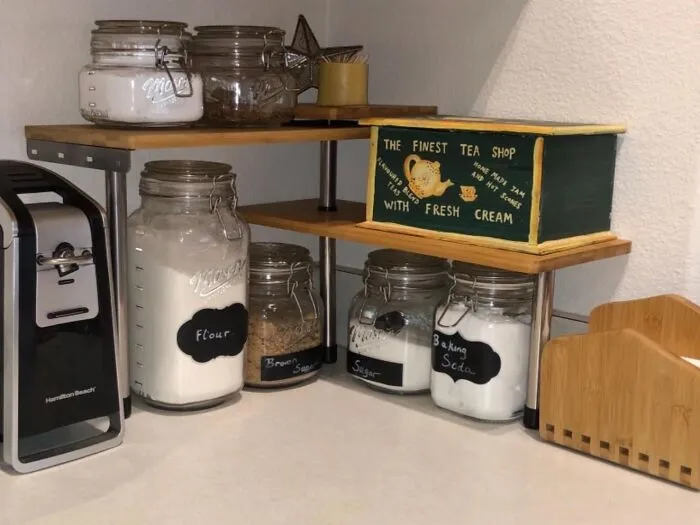 Maximize That Precious Counter Space! This <a Style="Display:inline;" Href="Https://Www.amazon.com/Ollieroo-Bookshelf-Display-Shelves-Organizer/Dp/B07l8z9b68?ie=utf8&linkcode=ll1&tag=bpbat-20&linkid=25df12d630751e509c5b6ff56dcda3b5&language=en_us&ref_=as_li_ss_tl" Target="_blank"><span Style="Font: Inherit; Color: #d74b1f;"> 3 Tier Corner Shelf For The Countertop </Span> Is The Answer To All Your Clutter And Counter Chaos!