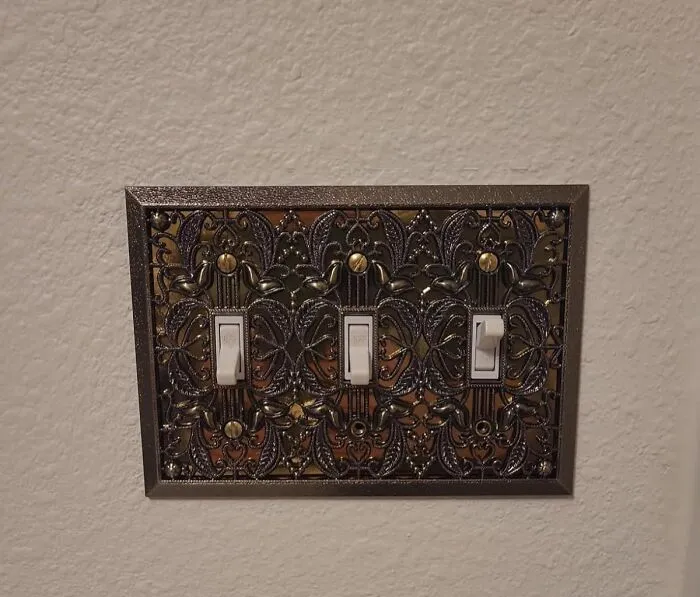 Disguise Your Boring Old Switches With The <a Style="Display:inline;" Href="Https://Www.amazon.com/Amerelle-Filigree-Single-Wallplate-Antique/Dp/B007r8q3sg?ie=utf8&th=1&linkcode=ll1&tag=bpapple-20&linkid=a396f03c65e5af82705d2e8144e0b758&language=en_us&ref_=as_li_ss_tl" Target="_blank"><span Style="Font: Inherit; Color: #d74b1f;"> Antique Brass Switch Cover </Span> - Instant Vintage Charm, No Electrician Required!