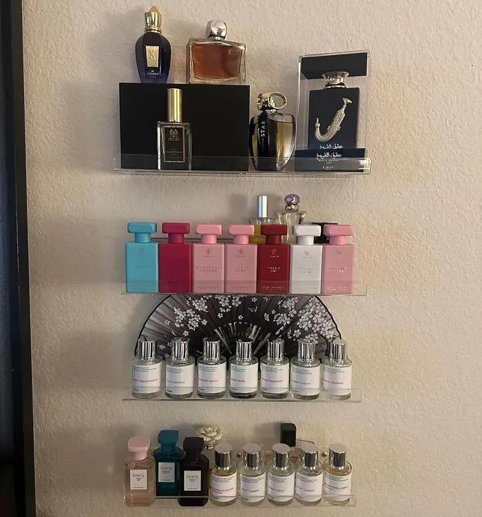 Display Your Fave Decor Pieces In All Their Glory With The <a Style="Display:inline;" Href="Https://Www.amazon.com/Upsimples-Acrylic-Floating-Bookshelf-Bathroom/Dp/B0bbfxcwfj?ie=utf8&th=1&linkcode=ll1&tag=bpapple-20&linkid=9dcdd155c90cd146e9a5dd7362a8af7f&language=en_us&ref_=as_li_ss_tl" Target="_blank"><span Style="Font: Inherit; Color: #d74b1f;"> Acrylic Display Shelves </Span> - Because, Let's Be Real, Your Rental Needs Some Serious Style Cred!