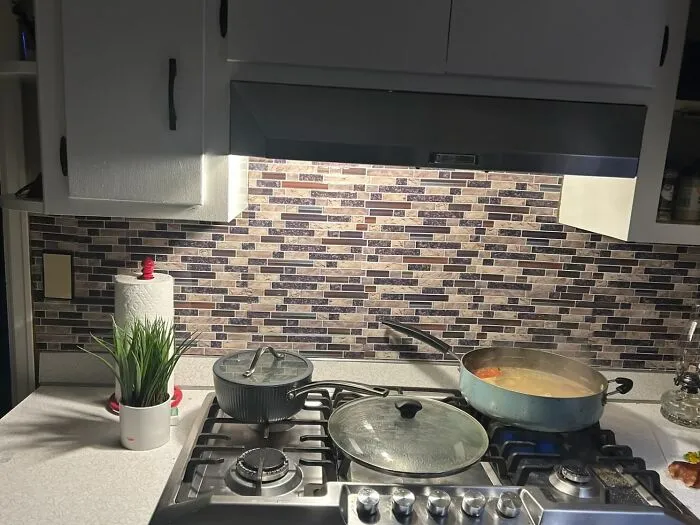 Transform Your Kitchen From Bland To Grand With A Stylish <a Style="Display:inline;" Href="Https://Www.amazon.com/Stickgoo-Thicker-Backsplash-Adhesive-Bathroom/Dp/B0bfvskx3m?ie=utf8&th=1&linkcode=ll1&tag=bpstarfish-20&linkid=046e20f5a43fb218067dd3519d510822&language=en_us&ref_=as_li_ss_tl" Target="_blank"><span Style="Font: Inherit; Color: #d74b1f;"> Peel And Stick Tile Backsplash</Span> That Adds Some Serious Wow Factor To Your Walls