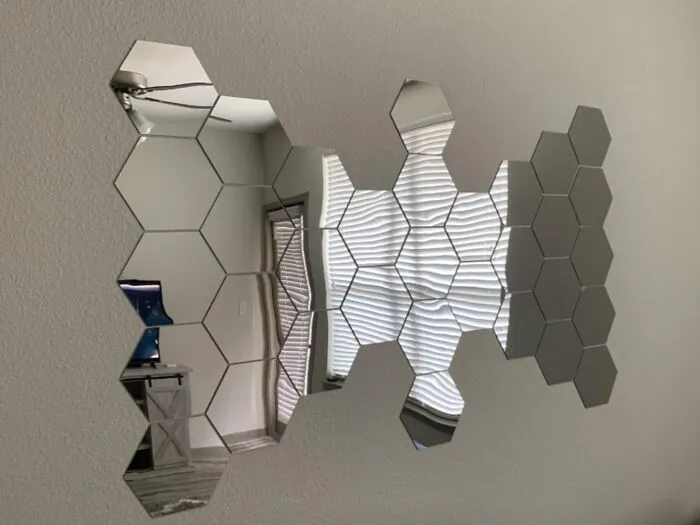 Add A Touch Of Geometric Chic To Your Walls With <a Style="Display:inline;" Href="Https://Www.amazon.com/H2mtool-Hexagon-Stickers-Removable-Acrylic/Dp/B075m5gl7d?ie=utf8&th=1&linkcode=ll1&tag=bpstarfish-20&linkid=6c72577b843f84c8d65185530f939ee8&language=en_us&ref_=as_li_ss_tl" Target="_blank"><span Style="Font: Inherit; Color: #d74b1f;"> Hexagon Mirror Wall Decals</Span> That Bring A Whole New Level Of Depth And Style To The Room