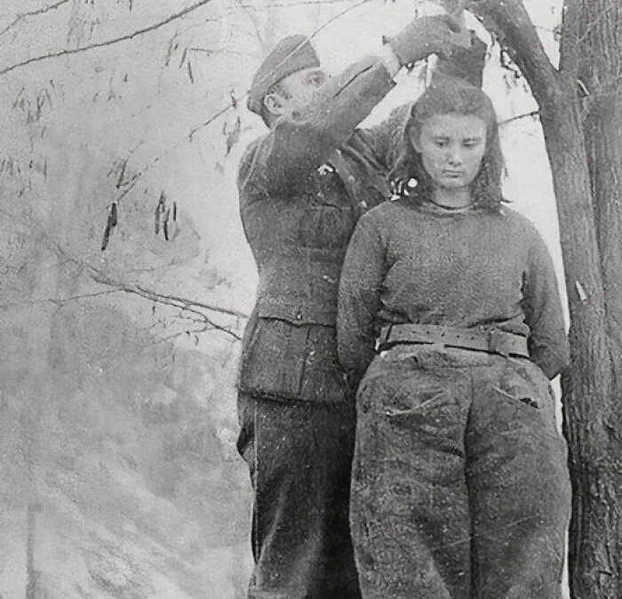 30 Fascinating Historical Photos That Offer A New Perspective On The Past