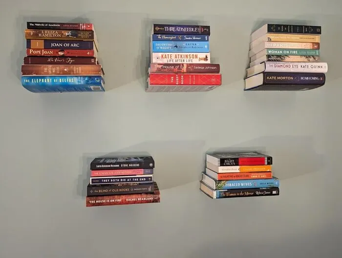 Make Your Books Appear To Defy Gravity With These <a Style="Display:inline;" Href="Https://Www.amazon.com/Umbra-330639-560-Conceal-Floating-Bookshelf/Dp/B010xgblqc?ie=utf8&th=1&linkcode=ll1&tag=bphorse-20&linkid=d1af5dcab5b9af59308b080533d7d3e3&language=en_us&ref_=as_li_ss_tl" Target="_blank"><span Style="Font: Inherit; Color: #d74b1f;"> Concealed Floating Bookshelves </Span>, A Sleek And Sophisticated Storage Solution For Book Lovers