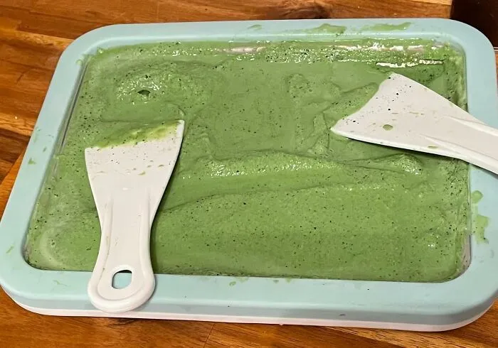  You Can Make Your Own Wild Sweet Treats With This Brilliant <a Style="Display:inline;" Href=" Https://Www.amazon.com/Homemade-Parent-Child-Activities-Mint-Green/Dp/B0c32n92rz?ie=utf8&th=1&linkcode=ll1&tag=bpbison-20&linkid=deb7ecf6fc2d6d32a67bc9c84ea0f658&language=en_us&ref_=as_li_ss_tl" Target="_blank"><span Style="Font:inherit;color:#d74b1f;"> Rolled Ice-Cream Maker </Span>. Half The Fun Is Making It!