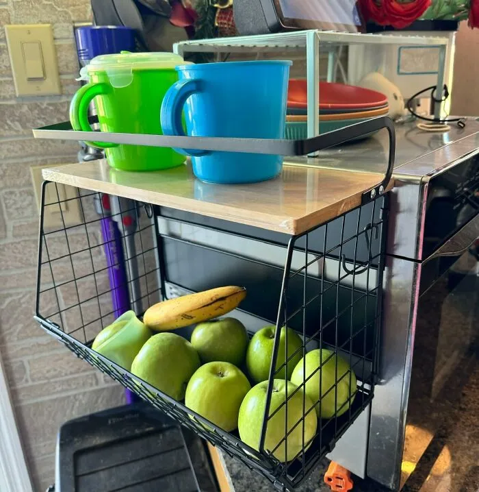 This Genius <a Style="Display:inline;" Href="Https://Www.amazon.com/Magnetic-Storage-Organizers-Container-Refrigerator/Dp/B0cnr7yslb?ie=utf8&th=1&linkcode=ll1&tag=bpcamel-20&linkid=f37ea86d205bd2dd890aa6a0b7474ed2&language=en_us&ref_=as_li_ss_tl" Target="_blank"><span Style="Font: Inherit; Color: #d74b1f;"> Magnetic Fruit Basket With Shelf </Span> Keeps Your Snacks From Going Bananas