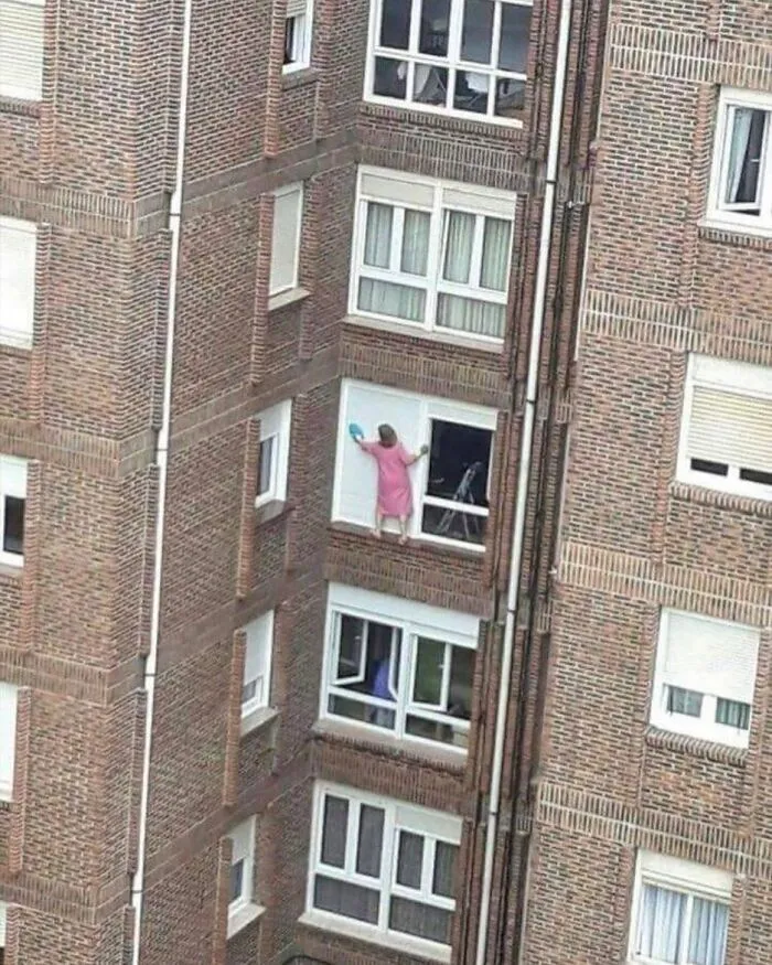 From Bad Decisions To Bizarre Timing, Here Are 40 Cursed Images That Defy Explanation