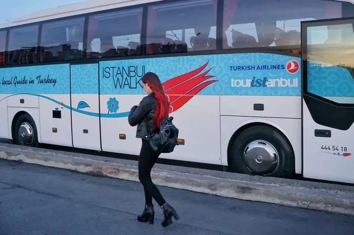 30 Lucky Coincidences Captured In The Streets By This Photographer