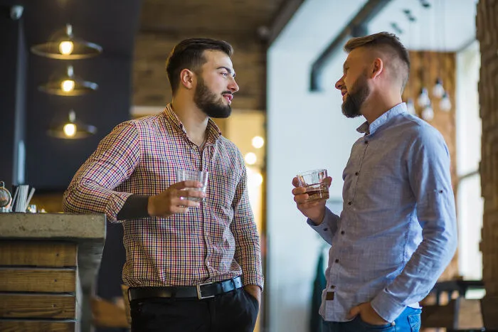 36 Non-Toxic Ways To Spot A Guy Who’s Completely Secure In His Masculinity