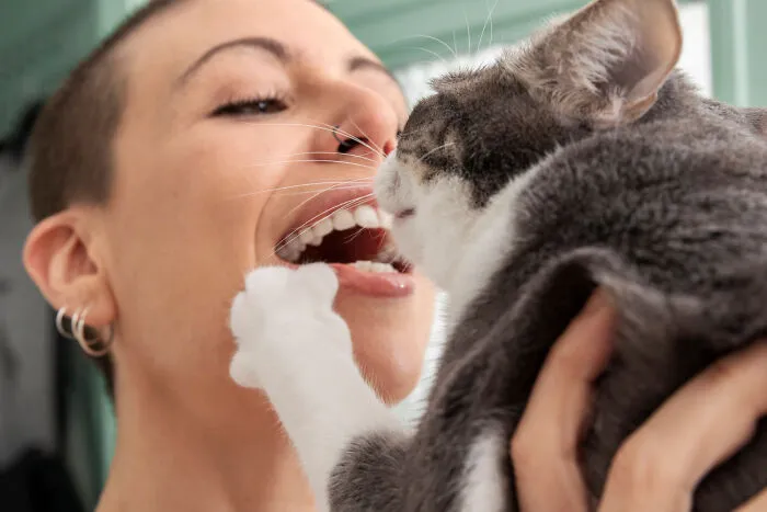 30 People Share Their Non-Negotiable Household Rules, And Some Are Downright Bizarre