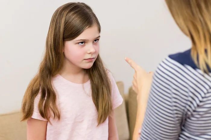 "What Immediately Tells You Someone Is A Trashy Parent?" (27 Responses)
