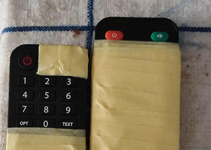 30 Examples Of “Teaching Your Grandparents To Use The Internet” From Previous Generations