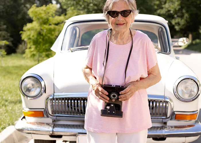 30 Examples Of “Teaching Your Grandparents To Use The Internet” From Previous Generations