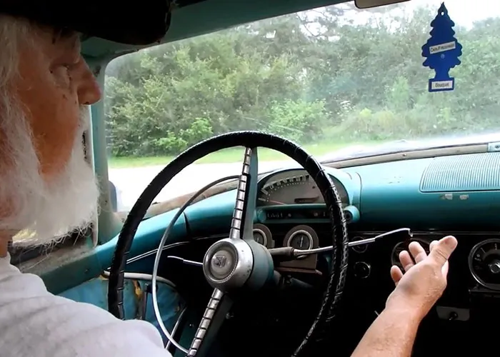 30 Examples Of “Teaching Your Grandparents To Use The Internet” From Previous Generations