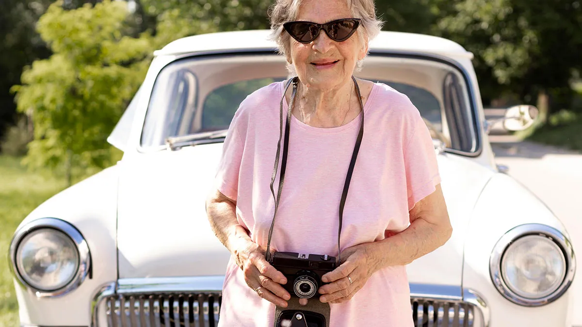 30 Examples Of “Teaching Your Grandparents To Use The Internet” From Previous Generations