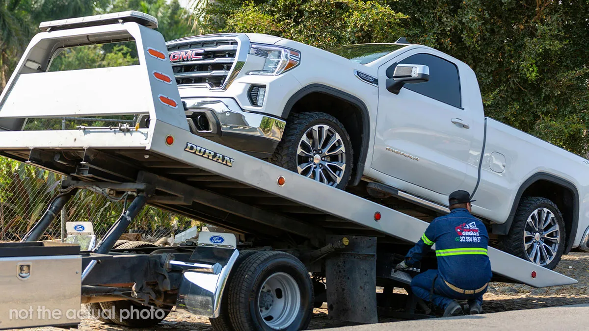 Towing Company Has Meltdown Over Insurance Covering Guy’s Bill, Threatens To Put His Car In A Ditch