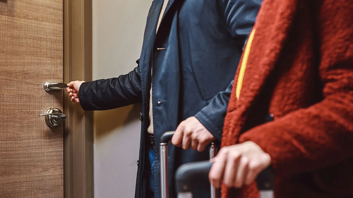 “Showers Only”: 30 Netizens Share Their Personal Unwritten Hotel Stay Rules
