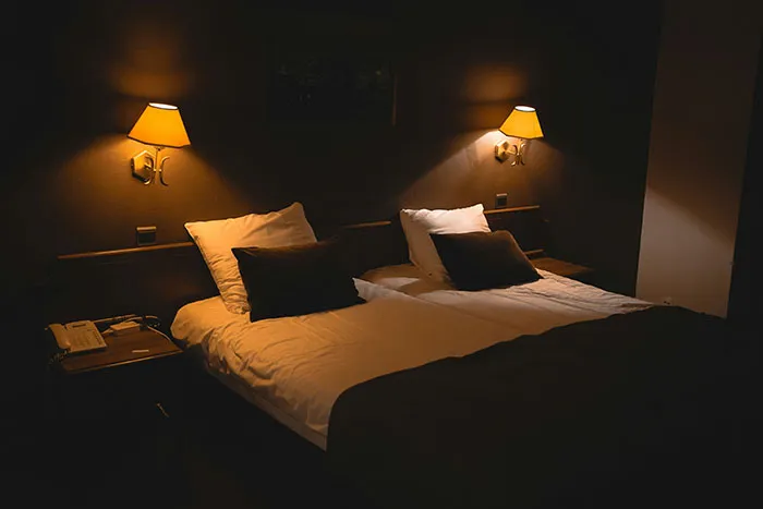 “Showers Only”: 30 Netizens Share Their Personal Unwritten Hotel Stay Rules
