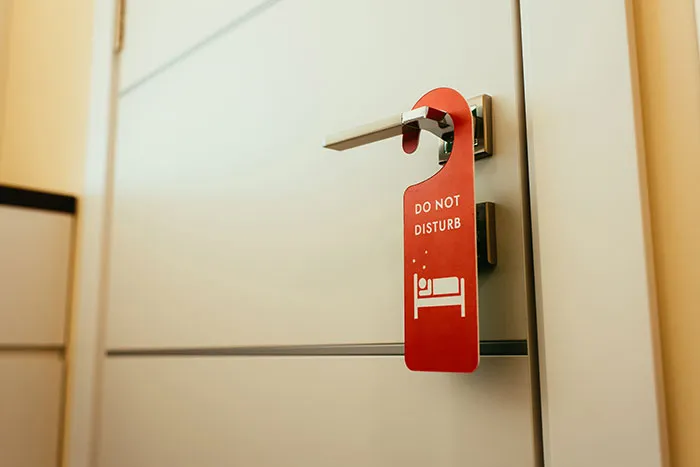 “Showers Only”: 30 Netizens Share Their Personal Unwritten Hotel Stay Rules