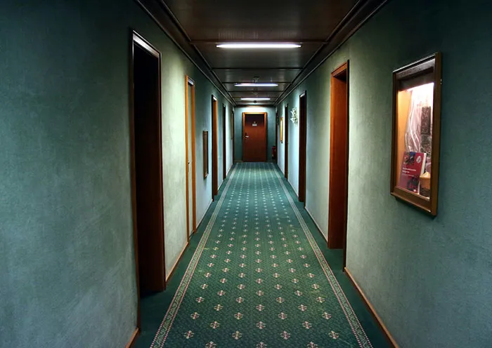 “Showers Only”: 30 Netizens Share Their Personal Unwritten Hotel Stay Rules