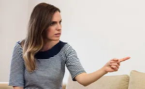 Mom’s Way Of Showing Love Makes Daughter Hate Herself, She Finally Blows Up