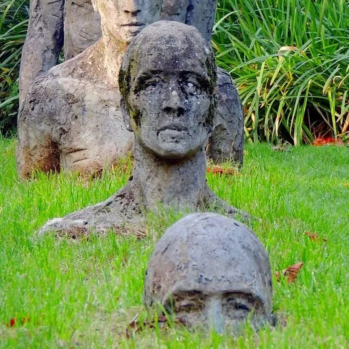 30 Of The Most Bizarre Things Seen In People’s Gardens And Yards (New Pics)