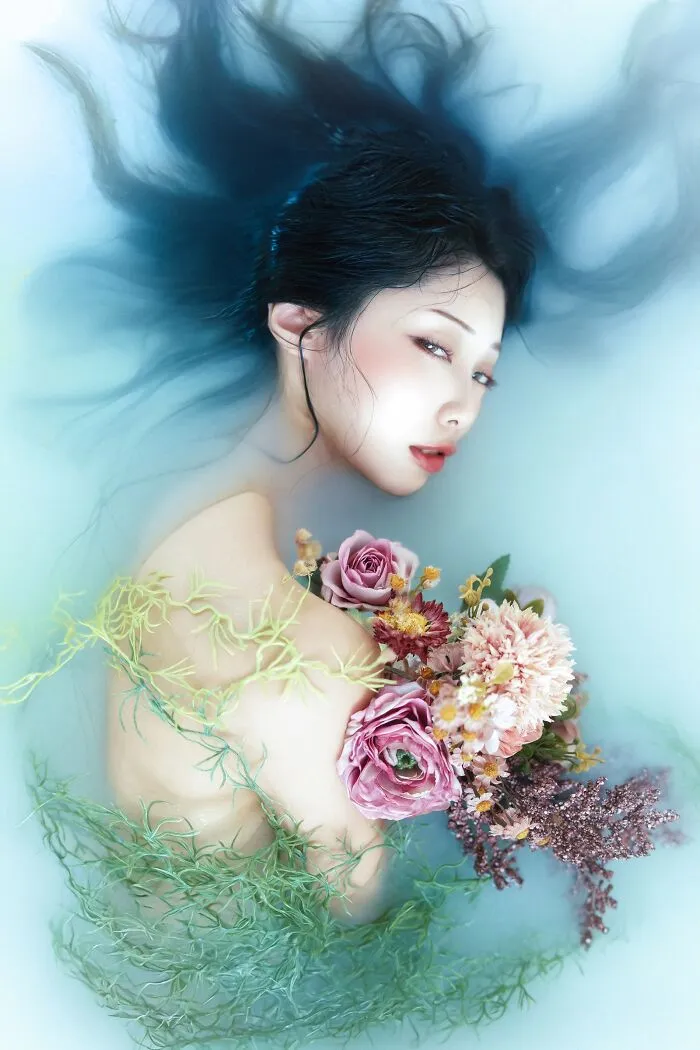 Amateur/Student Gold In Advertising/Beauty, 1st Place Winner In Advertising: "Floating Fantasy" By Takeborn Nikukyu