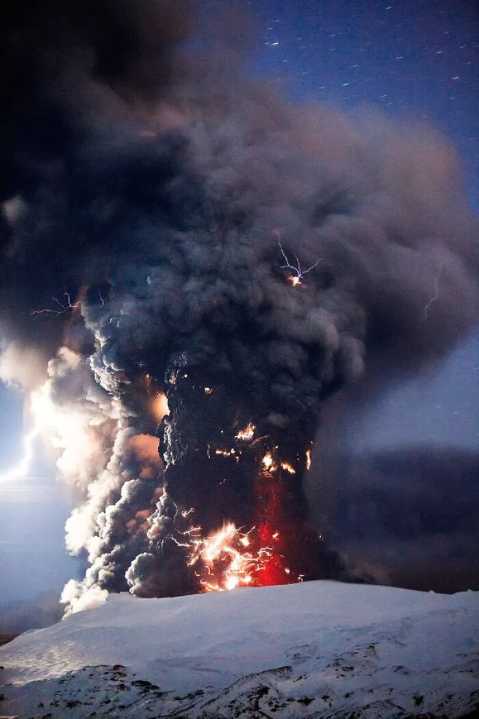 Volcanic Lightning