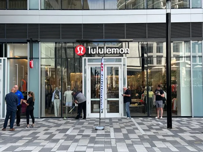 Lululemon M****r