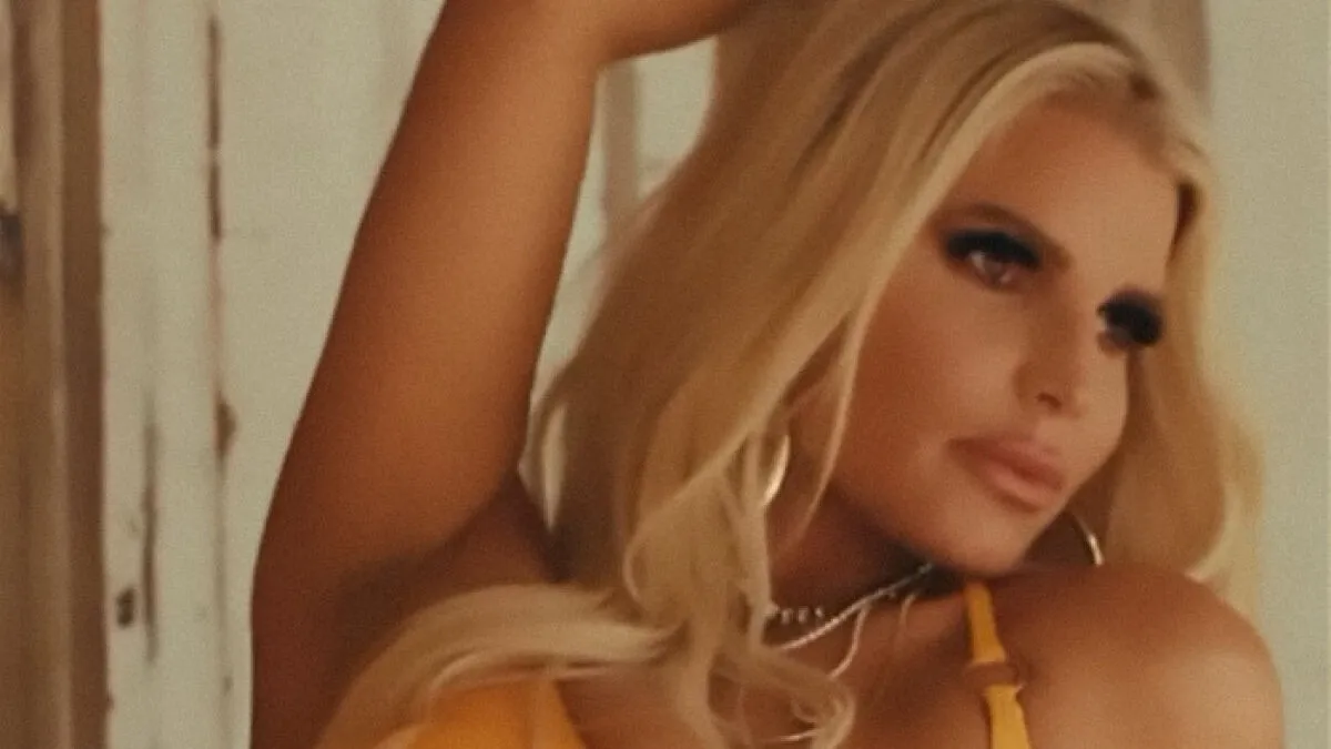 Jessica Simpson Shows Off "Revenge Body" In Skimpy Swimsuit After Divorcing Eric Johnson