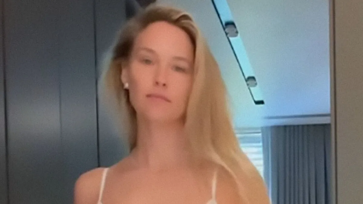 Leo DiCaprio’s Ex Bar Refaeli Stuns The Internet By Pulling Down Her Underwear In Lingerie