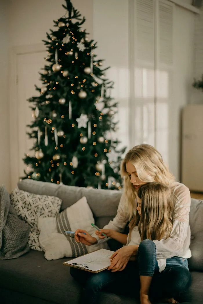 “I Cut Contact With Him”: 30 Parenting Mistakes From Dads That Leave Scars On Daughters