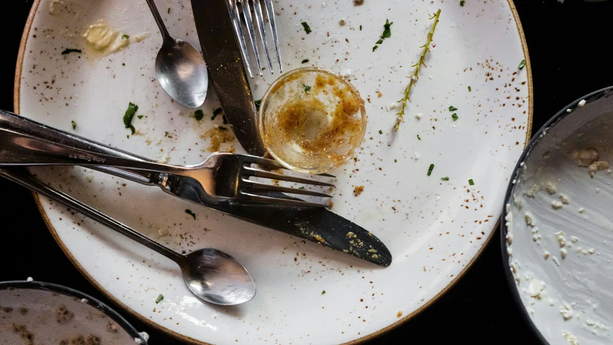 “I Waited For Them To Come By”: Man Gets Abandoned By Staff In A Restaurant, Dines And Dashes