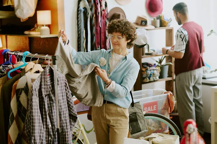 Choose The Best Time Of Day For You To Go Thrifting 