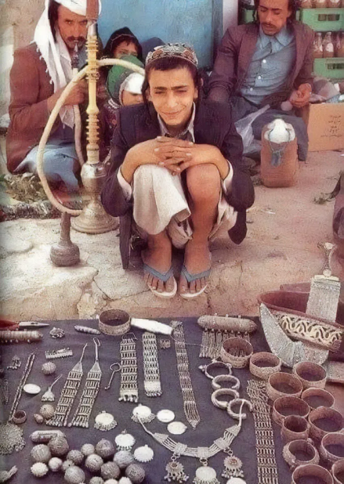 In My Research, I Came Across This Rare And Beautiful Photo Of A Jewish Jewelry Seller In Sana’a, Yemen. Probably Mid 1900s