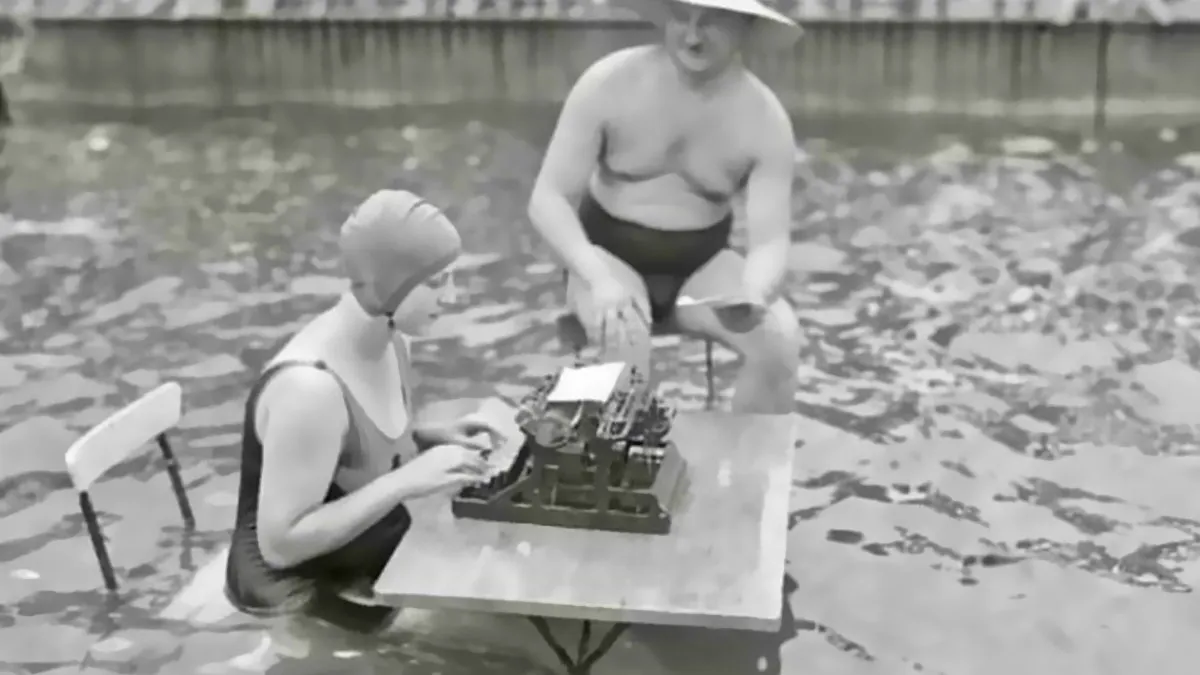 50 Times History Went Off The Rails And Somehow Landed In A Perfect Photo