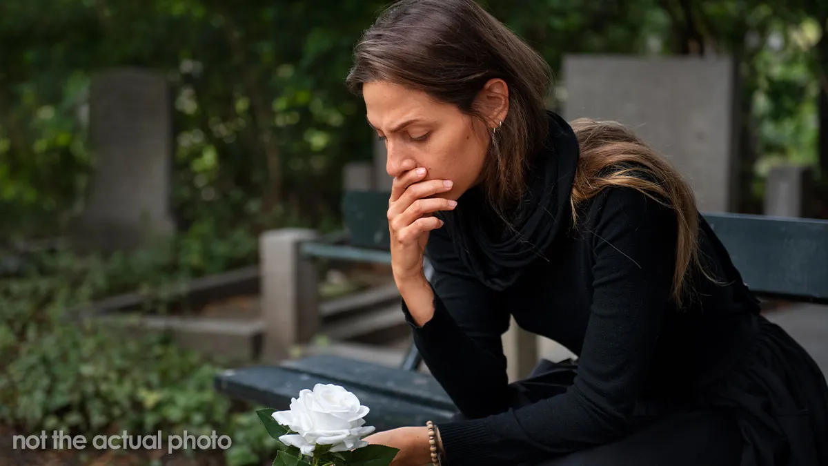 Grieving Woman Faces Backlash From One Friend Upset Over Unanswered Texts After Partner's Death