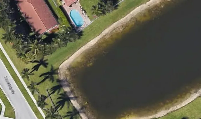 In 1997, William Moldt Disappeared After Leaving A Club To Go Home. He Wasn't Found Until 2019 When A Man Using Google Earth To Check Out His Old Neighborhood In Florida Discovered A Car Submerged In A Pond