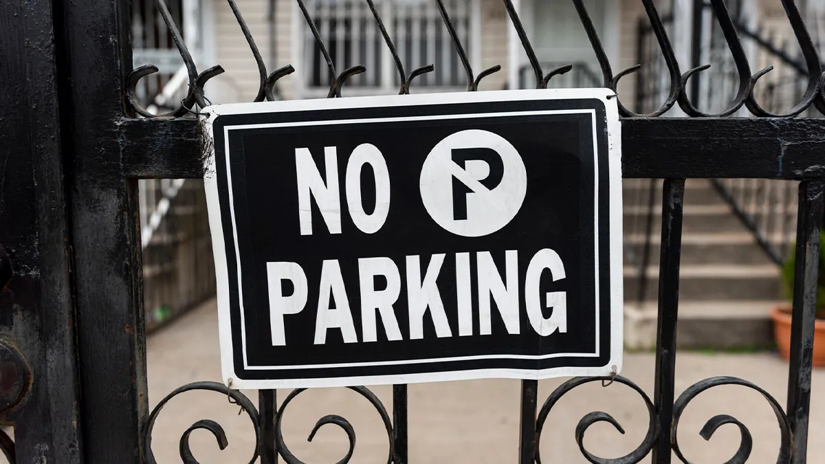 Cheeky Guy Blocks In Tourists Who Use His Private Driveway, Pretends He's On A "Business Trip"