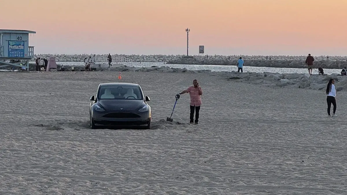 “Deserve To Be Flung Into The Sun”: 50 Dumb Drivers That Are A Danger To Themselves And Society (New Pics)