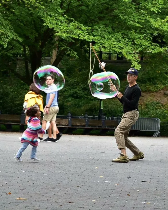40 Cautivadoras fotos callejeras seleccionadas por «Pure Street Photography»
