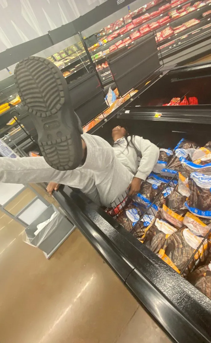 Haciendo una escena en el supermercado