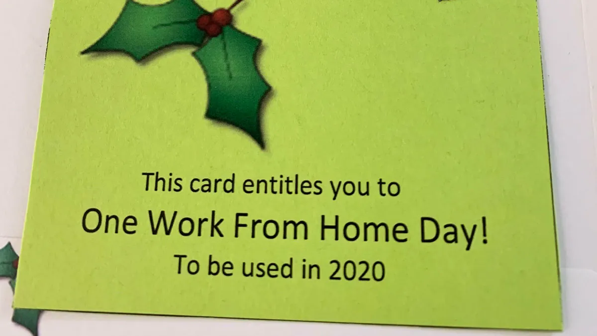 “What Twenty Years Is Worth To My Company”: 30 Of The Most Insulting Work Bonuses (New Pics)