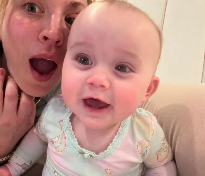 Kaley Cuoco y su pequeña Matilda