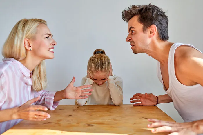 "What Immediately Tells You Someone Is A Trashy Parent?" (27 Responses)