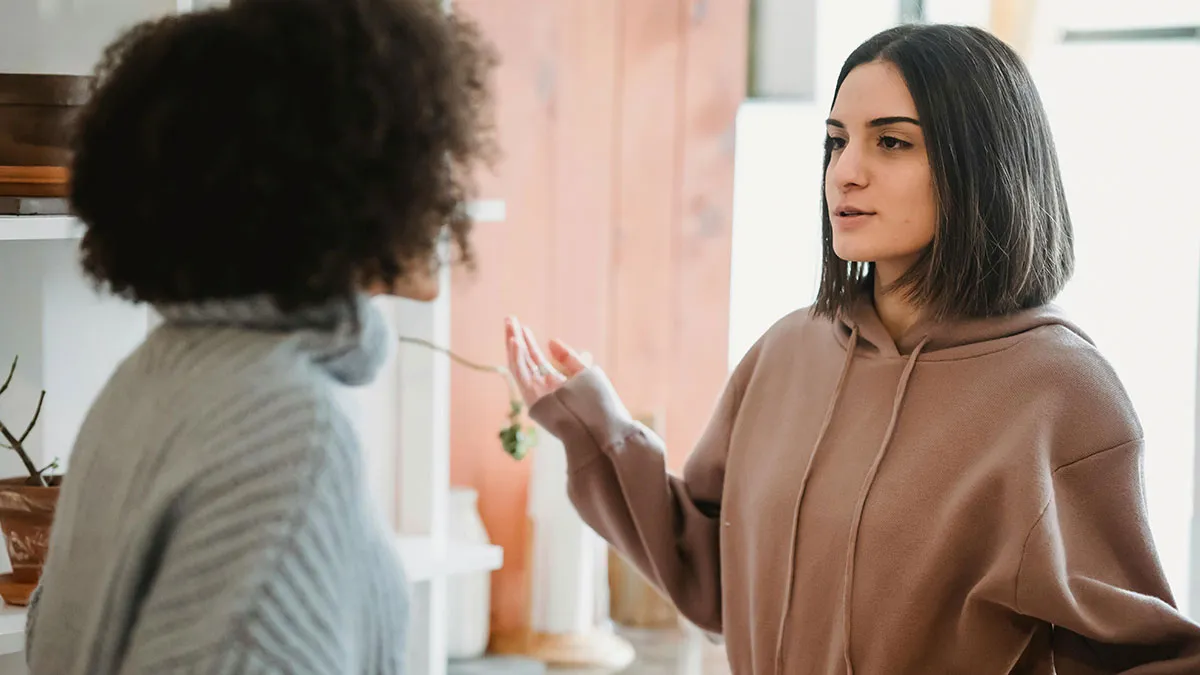 26YO Holds Lifelong Grudge Against 16YO Sis For Having A Modern Name, Turns Nasty Over It
